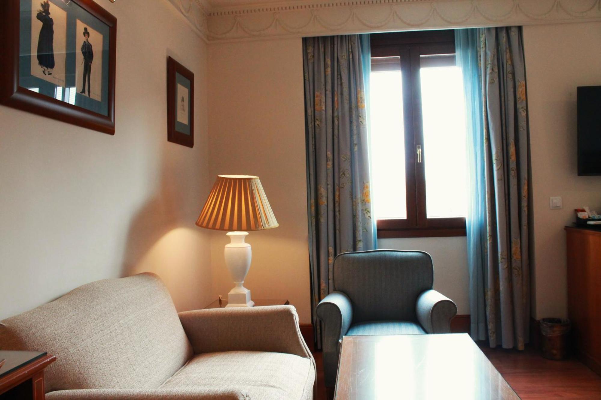 Deluxe Double or Twin Room with City View,1651163823:JPEG